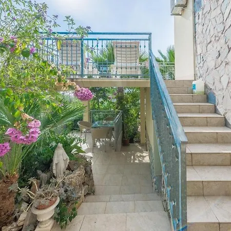 In Mit Meerblick, Terrasse, Klimaanlage, W-lan 5046-3 Okrug Gornji