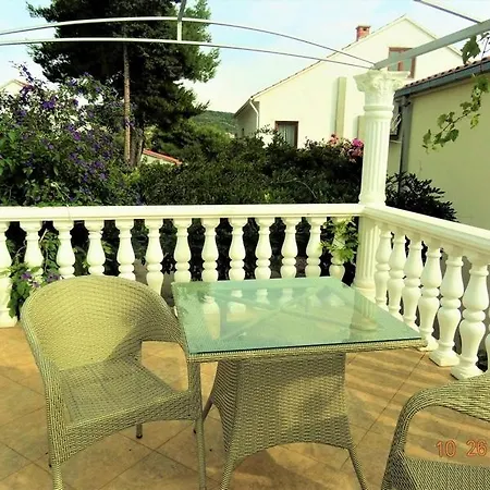In Mit Meerblick, Terrasse, Klimaanlage, W-lan 5046-3 * Okrug Gornji